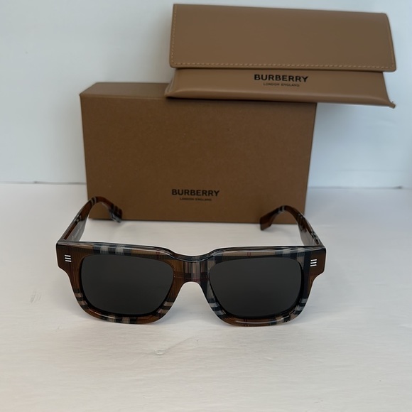 💯 - New Authentic BURBERRY
Dark Gray Square unisex Sunglasses - Picture 5 of 16